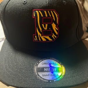 Selling in brand new condition never worn snap back bengal cap